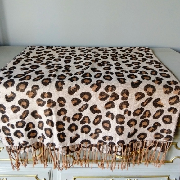 Leopard Print Large Blanket Fringed Scarf NWOT - Picture 3 of 7